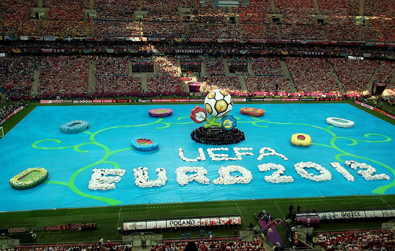 2012 - Polska razem z Ukrainą organizuje Mistrzostwa Europy w piłce nożnej